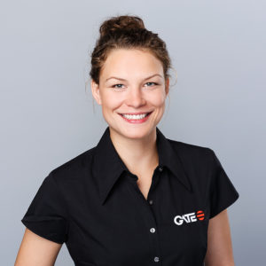 Porträt der GATE Mitarbeiterin Carolin Hartmann - Marketing Managerin